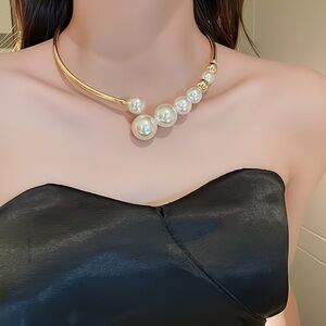 NEW Elegant Gold and Pearl Necklace ⚪️